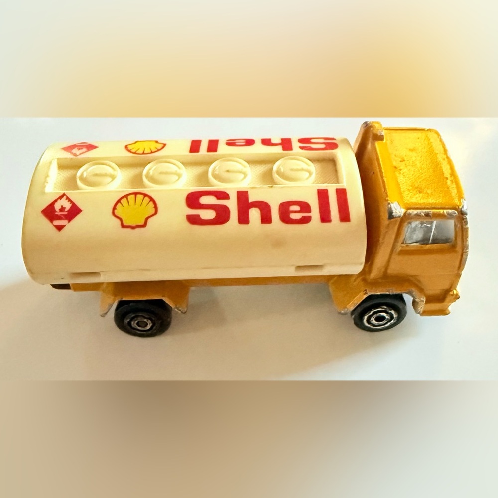💛 Shell Yellow Toy Tanker Truck - Picture 3 of 6